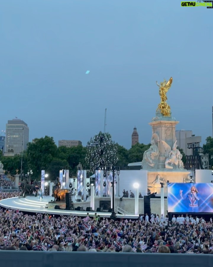 Princess Eugenie Instagram - In my excitement I didn't get to post some of my favourite moments from the Platinum Jubilee Concert. What an evening and such important words from my family. 🌍👏🏻🥳🌳😍