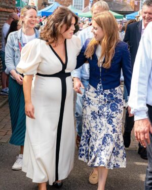 Princess Eugenie Instagram - Beatrice and I had so much fun in Chalfont St Giles for their Coronation Big Lunch. It was amazing to see so many people celebrating and we are very grateful to have spent some time with children, fluffy puppies and so many well-wishers for The King and Queen. 

The concert was such a special way to the end the day. What a beautiful way to honour The King's life of service. Of course my favourite part was seeing the big whale lit up in the sky. #coronation