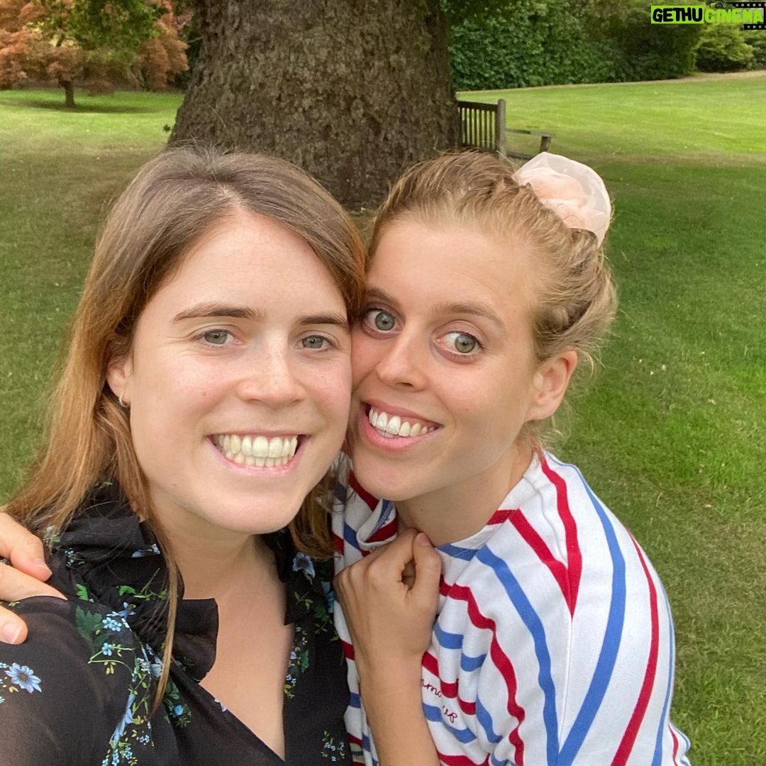 Princess Eugenie - 201.2K Likes - Happy happy Birthday dear Beabea 🐝
Here we are on the eve of your wedding. Still rocking a scrunchie or hair accessory (since the 90s) and huge smiles on our faces.
#happybirthday 🥳🎉🥳🎉