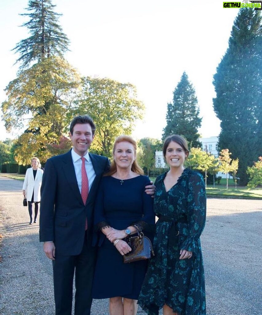Princess Eugenie Instagram - Happy Mother's Day!! 🥳 Today I want to celebrate my mumma but also all the amazing mothers out there. I would like to celebrate all the mothers that can't be with their children today because they are saving lives or keeping their distance to keep them and their children safe. Today and every day we should tell our loved ones how much we love and cherish them. #happymothersday #happy #mother