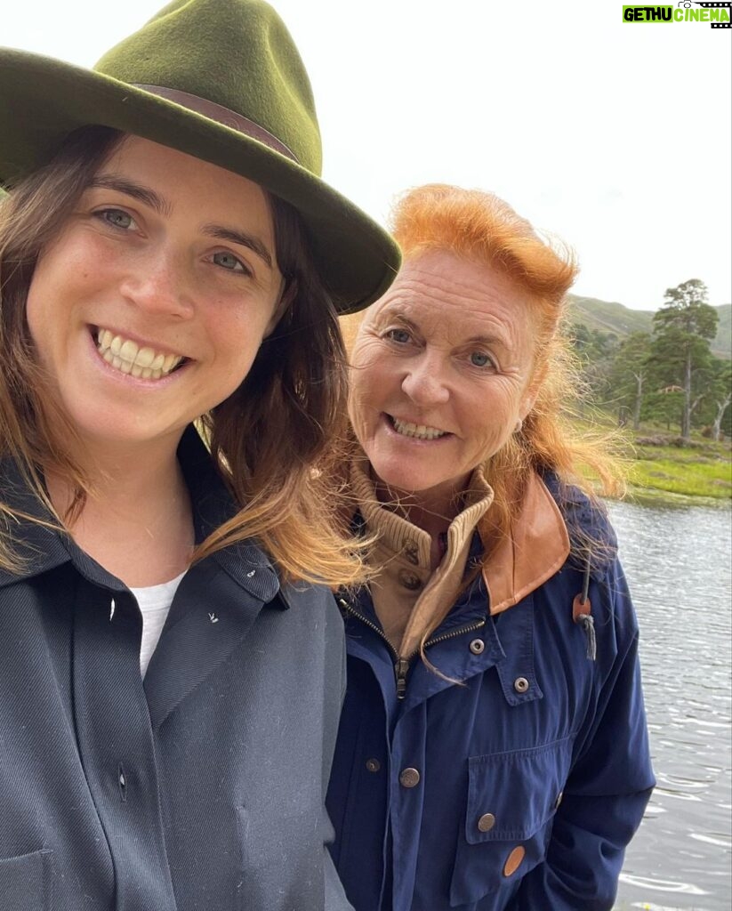 Princess Eugenie Instagram - Half an hour left to go of October 15th 2022 but better late than never.. Happy Birthday my dear mumsy! ❤️❤️❤️😘😘😘 @sarahferguson15
