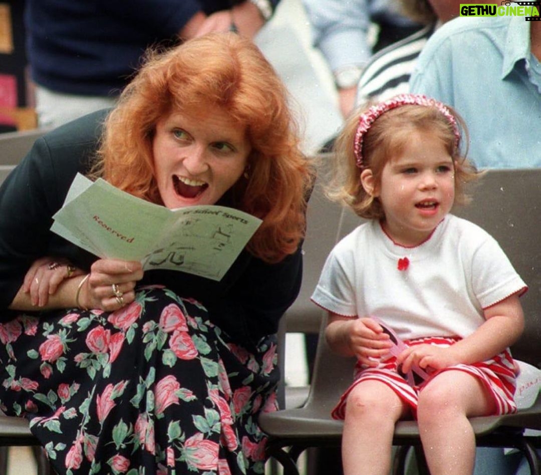 Princess Eugenie Instagram - With all this incredible sport taking place this summer I thought I'd throwback to us watching my Sisters Sports Day 1993! I wonder what Papa and I are talking about... #wimbledon #womensworldcup #cricketworldcup