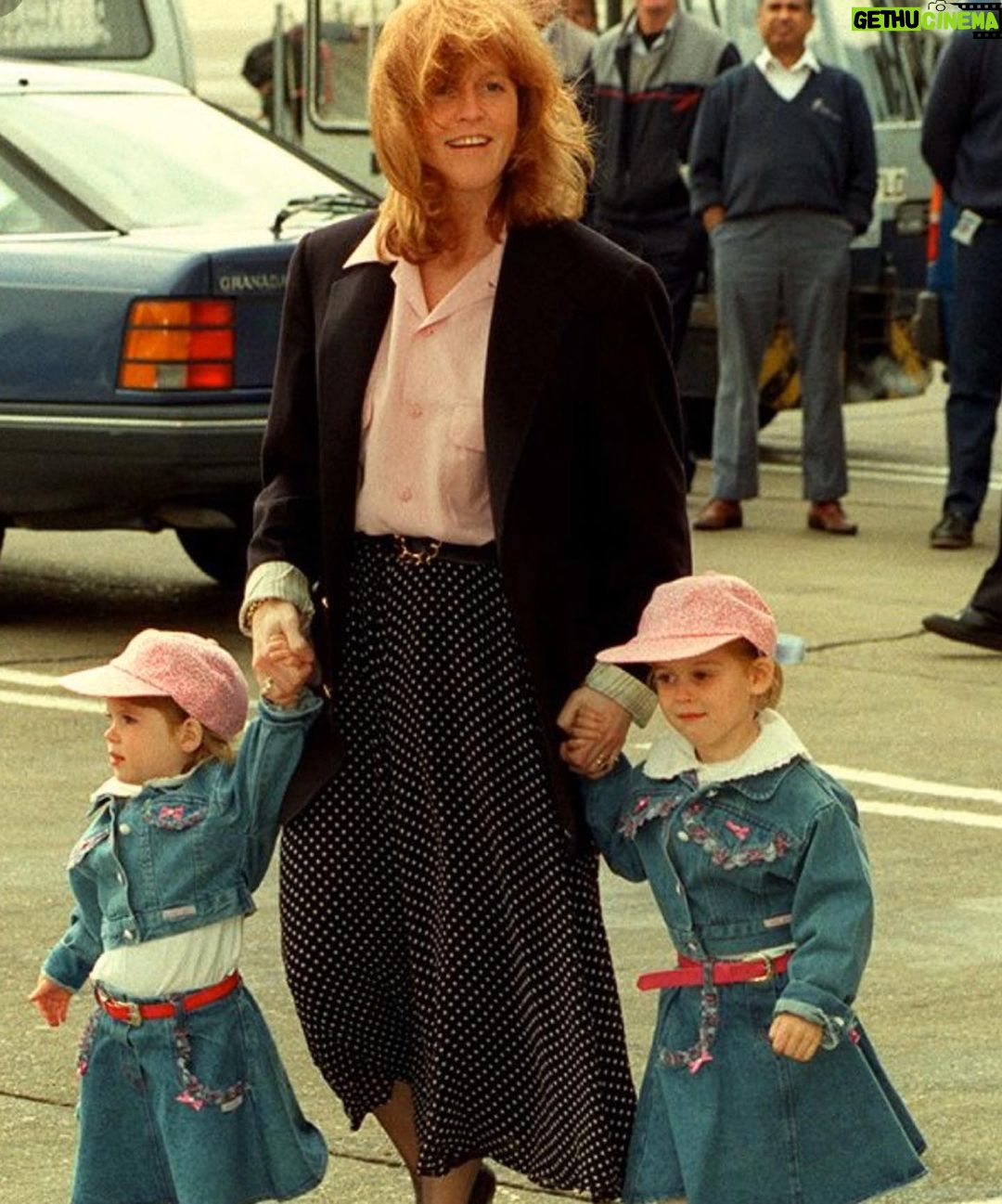 Princess Eugenie Instagram - Happy Mother's Day!! 🥳 Today I want to celebrate my mumma but also all the amazing mothers out there. I would like to celebrate all the mothers that can't be with their children today because they are saving lives or keeping their distance to keep them and their children safe. Today and every day we should tell our loved ones how much we love and cherish them. #happymothersday #happy #mother