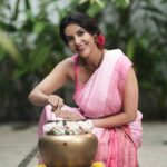 Priya Anand Instagram - Celebrations feel at home when shared with people we cherish! Let’s celebrate the joy of togetherness this Pongal! 🌾💖 Love this song from @cokestudiotamil by my friend @gvprakash , @Vidyavox @rajalakshmifolk_official Tap the #Kaakarattan banner on the featured music section and make your reels!!! @metaindia #CokeStudioTamil, #CokeStudioTamilS2 #IdhuSemmaVibe #Kaakarattan #Ad
