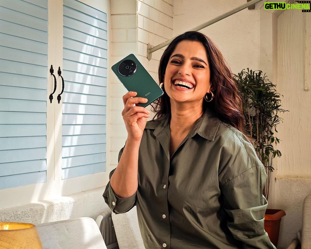 Priya Bapat Instagram - ऐकलं का ! आला आहे नवीन #RedmiA3 - with an ultimate blend of smooth performance and stylish design. Launching on February 14th, 2024 - हो हो Valentine's day ला!!😉 विसरू नका बरं का! प्रेमाच्या व्यक्तीला मस्त Stylish Gift द्या. #smoothandstylish @redmiindia #SmoothAndStylish #collab #ad