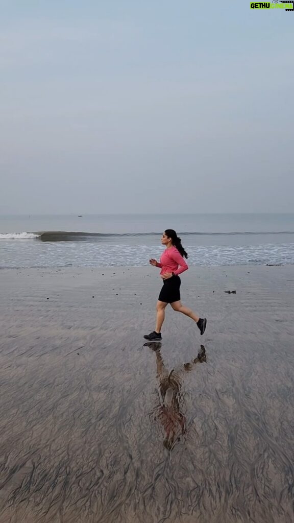 Priya Bapat Instagram - Running into the new year with a splash of positivity – because every step counts! 🌟 #BeachRunGoals #hello2024