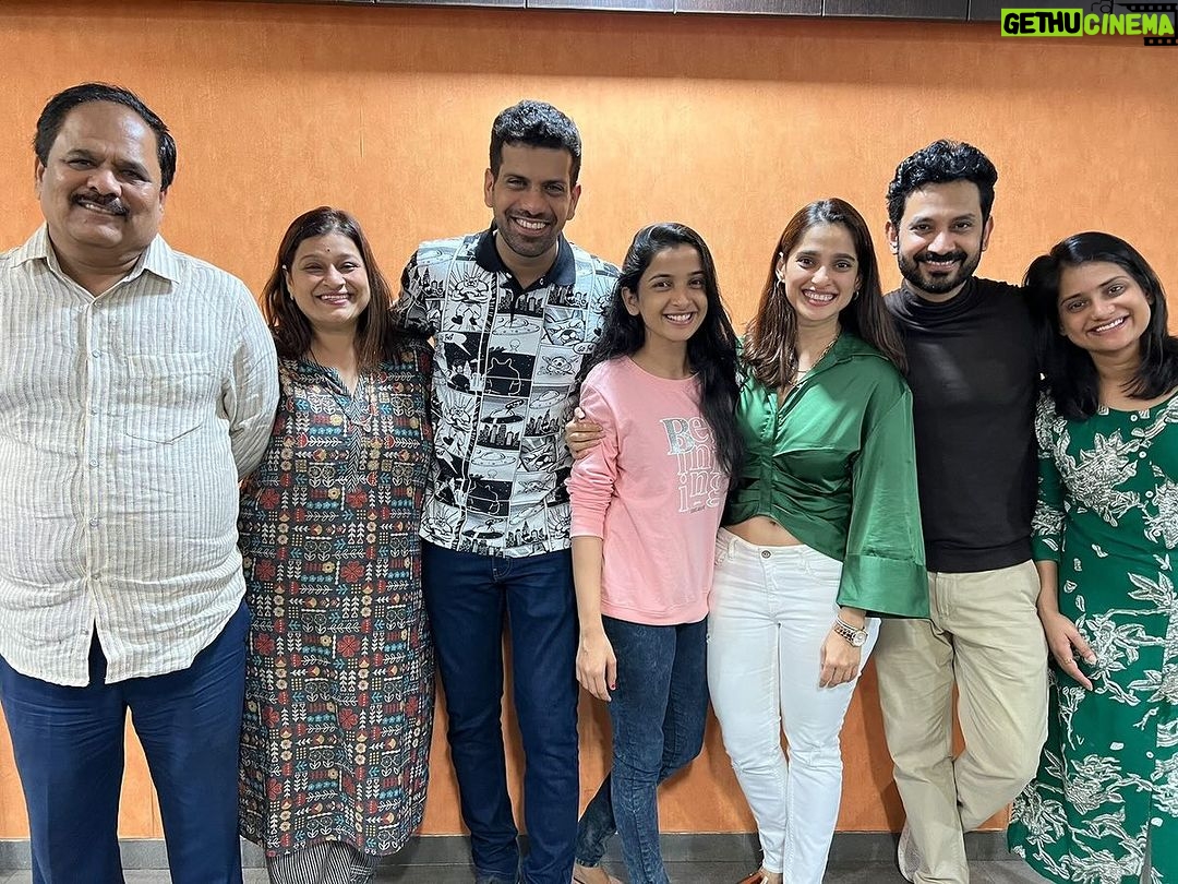 Priya Bapat Instagram - आज “दादा एक गुडन्यूज आहे” या नाटकाचा ३५० वा प्रयोग आहे. Formality नाही पण खरचं नाटक बसवतानाच्या अडचणींपासून ते कोव्हिड, मग खूप houseful चे बोर्ड, नवीन कलाकारांची entry, नवीन नाटकामुळे याच्या प्रयोगात पडलेला खंड, या सगळ्यातून बाहेर पडून हे नाटक ३५० चा टप्पा गाठतय. कल्याणीचं @kalyanipathare पहिलं नाटकं, नंदू सरांबरोबर आमची पहिली निर्मिती, अद्वैत @adwaitdadarkarofficial आणि सर्व टिमचं या नाटकावरच प्रेम हे सगळचं खूप special आहे. त्यासाठी सर्वांना खूप प्रेम आणि खूप Thank you! ही टिम खूप Special आहे आणि हे नाटकही कायम Most special राहील. @dadaekgoodnewsahe @arti.more18 @umesh.kamat @kalyanipathare @adwaitdadarkarofficial @amogh_phadake @saptiskarsameer @bapatshweta