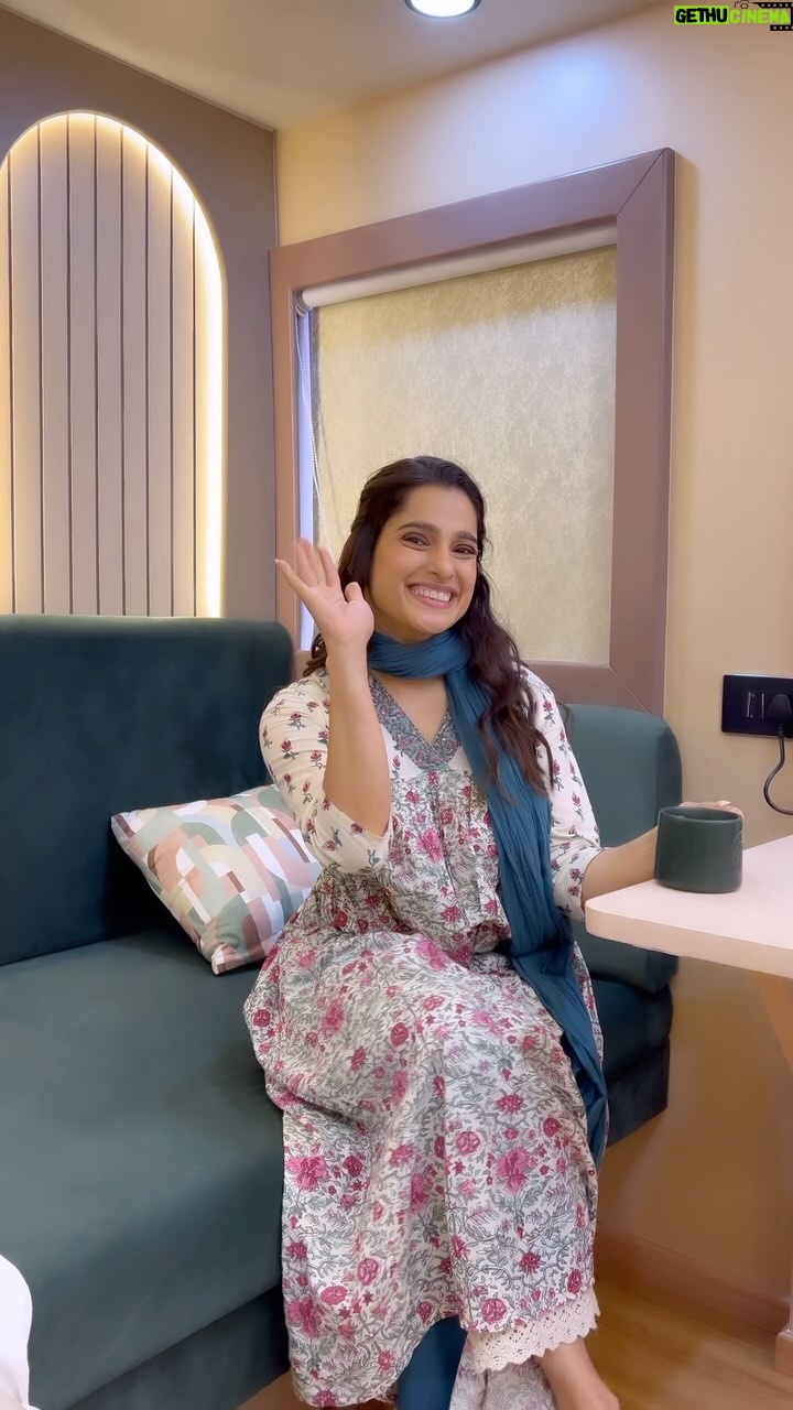 Priya Bapat Instagram - I am a sucker for coffee! I need my coffee to be perfect. From the roast to the strength, I need it just right ☕️❤️ and I trust only myself to make the coffee I like! Thank you for this perfect gift @aashu.g #nannopresso