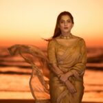 Priya Bapat Instagram - It’s magical. It’s the golden hour. This day was extremely special! Stay tuned to know why! Saree @rarstudio_official Jewellery @sangeetaboochra @aquamarine_jewellery Styled @bapatshweta 📸 @tejasnerurkarr my best 😘😘 Make up @saurabh_kapade Hair @nilampatel12