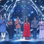 Priya Bapat Instagram – Music has my heart. 🎵❤️
“जर तर ची गोष्ट” या आमच्या नाटकाच्या टिमने “सुर नवा ध्यास नवा” या कार्यक्रमात हजेरी लावली आणि उत्तम सांगितिक अनुभव घेतला. 
आमच्या या नाटकात मी गाते सुध्दा 😄🎵 तेच गाणं या मंचावर अवधूत आणि महेश या संगीत तज्ञांसमोर सादर करता आलं हे माझं भाग्य आहे🥹🎵 
पहा रविवार १७डिसेंबर रात्री ९ वा. कलर्स मराठी वर.