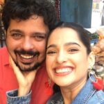 Priya Bapat Instagram - आज “दादा एक गुडन्यूज आहे” या नाटकाचा ३५० वा प्रयोग आहे. Formality नाही पण खरचं नाटक बसवतानाच्या अडचणींपासून ते कोव्हिड, मग खूप houseful चे बोर्ड, नवीन कलाकारांची entry, नवीन नाटकामुळे याच्या प्रयोगात पडलेला खंड, या सगळ्यातून बाहेर पडून हे नाटक ३५० चा टप्पा गाठतय. कल्याणीचं @kalyanipathare पहिलं नाटकं, नंदू सरांबरोबर आमची पहिली निर्मिती, अद्वैत @adwaitdadarkarofficial आणि सर्व टिमचं या नाटकावरच प्रेम हे सगळचं खूप special आहे. त्यासाठी सर्वांना खूप प्रेम आणि खूप Thank you! ही टिम खूप Special आहे आणि हे नाटकही कायम Most special राहील. @dadaekgoodnewsahe @arti.more18 @umesh.kamat @kalyanipathare @adwaitdadarkarofficial @amogh_phadake @saptiskarsameer @bapatshweta