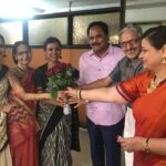 Priya Bapat Instagram - आज “दादा एक गुडन्यूज आहे” या नाटकाचा ३५० वा प्रयोग आहे. Formality नाही पण खरचं नाटक बसवतानाच्या अडचणींपासून ते कोव्हिड, मग खूप houseful चे बोर्ड, नवीन कलाकारांची entry, नवीन नाटकामुळे याच्या प्रयोगात पडलेला खंड, या सगळ्यातून बाहेर पडून हे नाटक ३५० चा टप्पा गाठतय. कल्याणीचं @kalyanipathare पहिलं नाटकं, नंदू सरांबरोबर आमची पहिली निर्मिती, अद्वैत @adwaitdadarkarofficial आणि सर्व टिमचं या नाटकावरच प्रेम हे सगळचं खूप special आहे. त्यासाठी सर्वांना खूप प्रेम आणि खूप Thank you! ही टिम खूप Special आहे आणि हे नाटकही कायम Most special राहील. @dadaekgoodnewsahe @arti.more18 @umesh.kamat @kalyanipathare @adwaitdadarkarofficial @amogh_phadake @saptiskarsameer @bapatshweta
