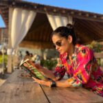 Priya Bapat Instagram - Book in hand, soul at peace, and a front-row seat to the sunset spectacle Thank you @priyankashahx for the book recommendation #myfavmoment #myfavtime