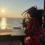 Priya Bapat Instagram - Book in hand, soul at peace, and a front-row seat to the sunset spectacle Thank you @priyankashahx for the book recommendation #myfavmoment #myfavtime