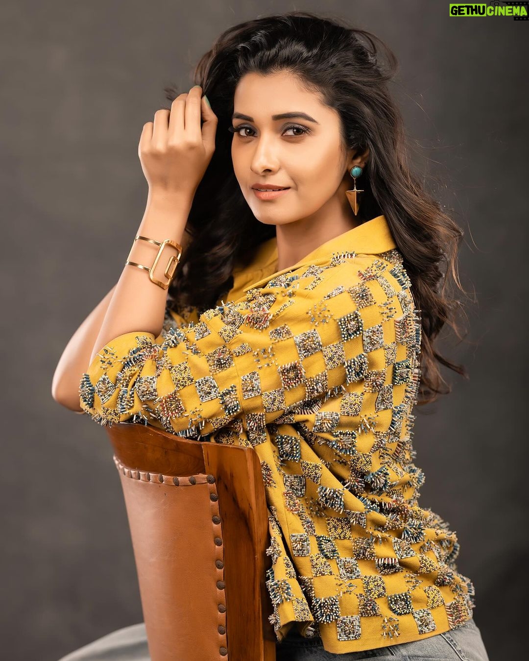 Priya Bhavani Shankar Instagram - #DemonteColony2 coming soon to haunt you trailer out now - link in Bio Wearing @yavi Jewellery @mykreshya Shoes @stevemaddenindia Styled by @malinikarthikeyan Style Team @harshene.ravichandar @hqrukmini @team___e MUA @makeupmaliksam Hair @makeover_ganesan Photography @arunprasath_photography