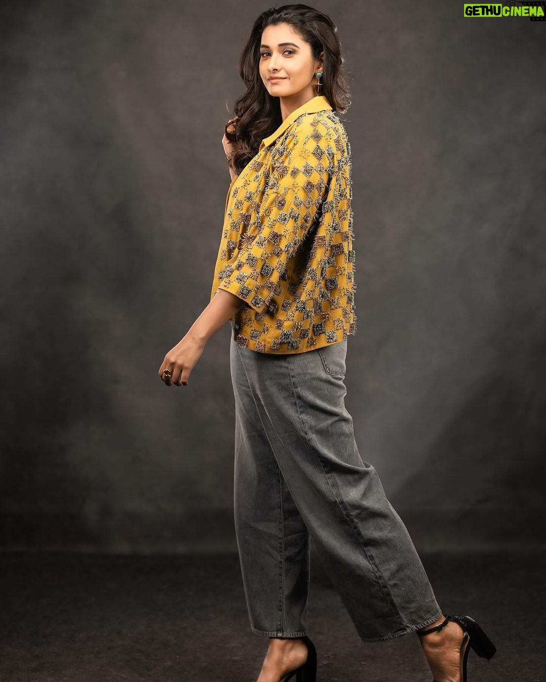 Priya Bhavani Shankar Instagram - #DemonteColony2 coming soon to haunt you trailer out now - link in Bio Wearing @yavi Jewellery @mykreshya Shoes @stevemaddenindia Styled by @malinikarthikeyan Style Team @harshene.ravichandar @hqrukmini @team___e MUA @makeupmaliksam Hair @makeover_ganesan Photography @arunprasath_photography