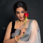 Priyamani Instagram - Embrace the drapes …. Adore the grace ❤️❤️❤️❤️ Saree : @phanireddyofficial Jewellery : @houseofqc Styling : @stylebyannapurna Team : @i.deekshasetti 📸 : @v_capturesphotography MUH : @pradeep_makeup @shobhahawale
