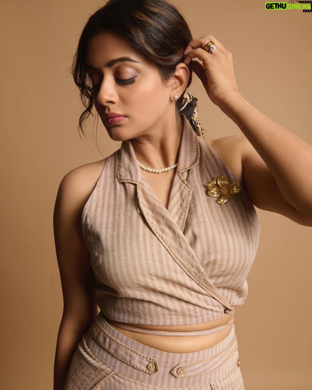 Priyamani Instagram - Get your popcorn ready, #Article370 releases tomorrow at a theatre near you 🎀 Outfit - @_shrutisancheti Footwear @oceedeeshoes Styled by @theitembomb ❤️ 📸 @yash_vb MUH : @pradeep_makeup @shobhahawale