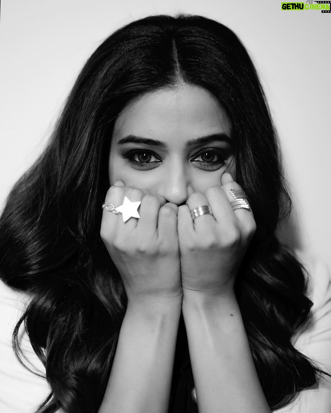 Priyamani Instagram - Be savage … not average 😎 Outfit : @nidhiandmahak Jewellery: @thetrinkaholic Styling : @stylebyannapurna Team : @i.deekshasetti 📸 : @v_capturesphotography MUH : @pradeep_makeup @shobhahawale #bhamakalapam2 #lovemylife #greatful