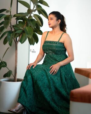 Priyamani Instagram - Feeling cute …might take over the world in this green dress💚💚💚

Outfit : @_anjali_jha_____ 
Stylist : @stylebyannapurna 
Team : @i.deekshasetti 
📸 : @v_capturesphotography 
MUH : @pradeep_makeup @shobhahawale 
#bhamakalapam2❤️