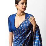 Priyamani Instagram - The charm of a saree never fades away .💙💙💙💙 For the trailer launch of #Article370💙💙 Saree : @labelsouravdas Jewellery : @romanarsinghaniofficial 📸 : @yash_vb Stylist : @theitembomb 💙❤️ MUH : @pradeep_makeup @shobhahawale