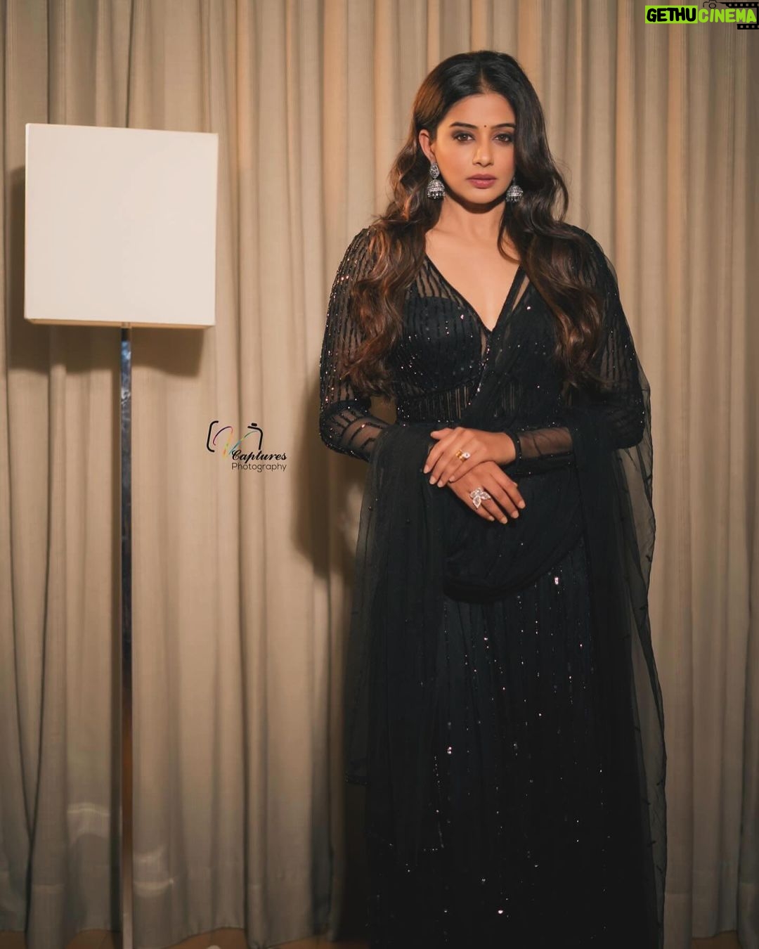 Priyamani Instagram - Today’s menu …. Serving lewks … 💁🏻♀️🧏🏼♀️🖤🖤🖤 MUH : @pradeep_makeup @shobhahawale Styling : @stylebyannapurna Team : @i.deekshasetti 📸: @v_capturesphotography Outfit : @_anjali_jha_____ Accessories : @alluringaccessories.a2 #bhamakalpam2movie #bhamakalpam2❤️❤️❤️