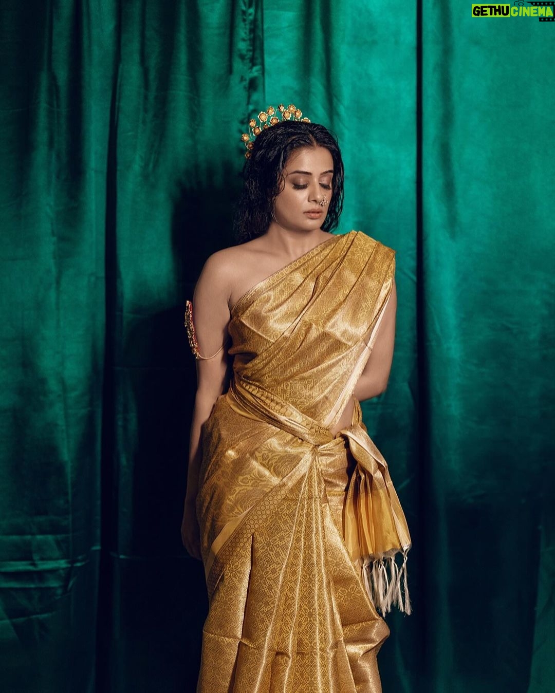 Priyamani Instagram - Felt like a painting @collectiveamara @raabtabyrahul 📸 @sbk_shuhaib Styled by @theitembomb ❤️❤️ MUH : @pradeep_makeup @shobhahawale