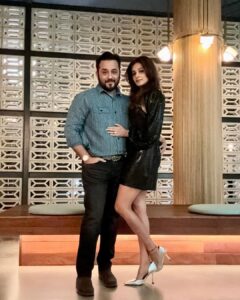 Priyamani Instagram - Wishing you all the happiness 24 times for 2024!!! Love, Light and Joy to all Happy new year from us to all of you🥳🥳🥳🥳🥳 South Beach Miami,Florida
