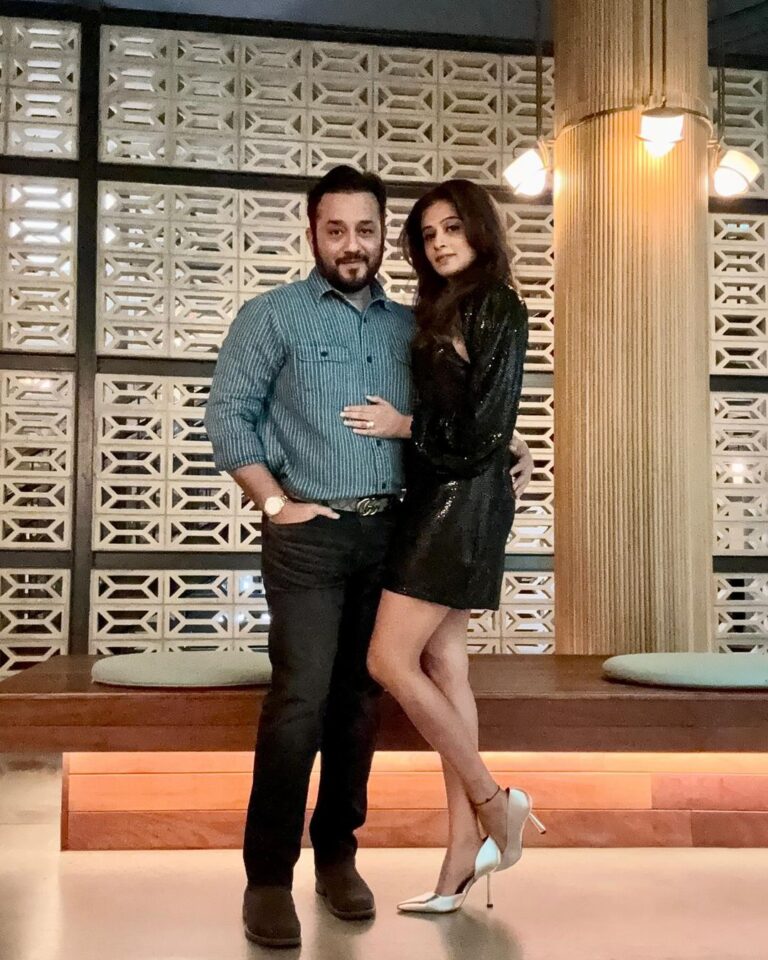 Priyamani Instagram - Wishing you all the happiness 24 times for 2024!!! Love, Light and Joy to all Happy new year from us to all of you🥳🥳🥳🥳🥳 South Beach Miami,Florida
