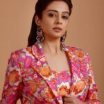 Priyamani Instagram - Dressed up for #Jawaan promotions Photographs by @shivkumardhale Wearing @diyarajvvir @amigoscommunications Styled by @theitembomb Jewels by @aquamarine_jewellery Shoes by @oceedeeshoes PR : @shaneemz @expansionprofficial MUH : @pradeep_makeup @shobhahawale