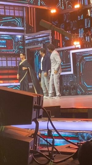 Priyamani Instagram - Took the chennai express straight to the sets of jawan …
My forever dance partner @iamsrk ❤️❤️❤️❤️