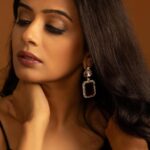 Priyamani Instagram - Be the EXTRA in extraordinary 🔥🔥 Photographs by @mirrorcraftbynamit Wearing @johnandananth @dipublicrelations Styled by @theitembomb Jewels by @aquamarine_jewellery Shoes by @oceedeeshoes MUH @pradeep_makeup @shobhahawale