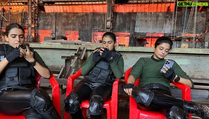 Priyamani Instagram - #jawanbts with my awesome girl gang / sisters from other mothers .. cheers to our bond being so strong .. Love you all so much from the bottom of my heart ❤️❤️❤️❤️thank you for coming into my life and making it brighter and full..❤️❤️ By the way voice on clip 1… is by @yannickben Thank you for all the love and appreciation ❤️❤️ Keep them coming ❤️❤️❤️❤️❤️❤️🫡🫡🫡🫡 Good to go chief !! #jawanmovie #jawangirlgang
