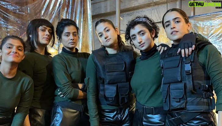 Priyamani Instagram - #jawanbts with my awesome girl gang / sisters from other mothers .. cheers to our bond being so strong .. Love you all so much from the bottom of my heart ❤️❤️❤️❤️thank you for coming into my life and making it brighter and full..❤️❤️ By the way voice on clip 1… is by @yannickben Thank you for all the love and appreciation ❤️❤️ Keep them coming ❤️❤️❤️❤️❤️❤️🫡🫡🫡🫡 Good to go chief !! #jawanmovie #jawangirlgang