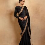 Priyamani Instagram - In a world of trends be timeless🩶🖤 Saree : @tilakamsarees Styling : @stylebyannapurna Jewellery : @houseofqc 📸 : @kiransaphotography PR : @shaneemz MUH : @pradeep_makeup @shobhahawale #jawanprereleaseevent #jawanon7september