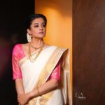 Priyamani Instagram – എല്ലാവർക്കും എന്റെ ഹൃദയം നിറഞ്ഞ ഓണാശംസകൾ🌼🌼🌼

📸…. @v_capturesphotography 
MUH : … @pradeep_makeup @shobhahawale