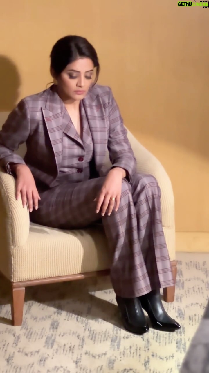 Priyamani Instagram - Ready for the #AmazonPrime launch party #Mumbai Styled by @theitembomb 🧥🥿 : @tweed.and.twine @viangevintage @oceedeeshoes #event #redcarpet #style #priyamani #bollywood #latestreel #reelsinstagram Grand Hyatt Mumbai