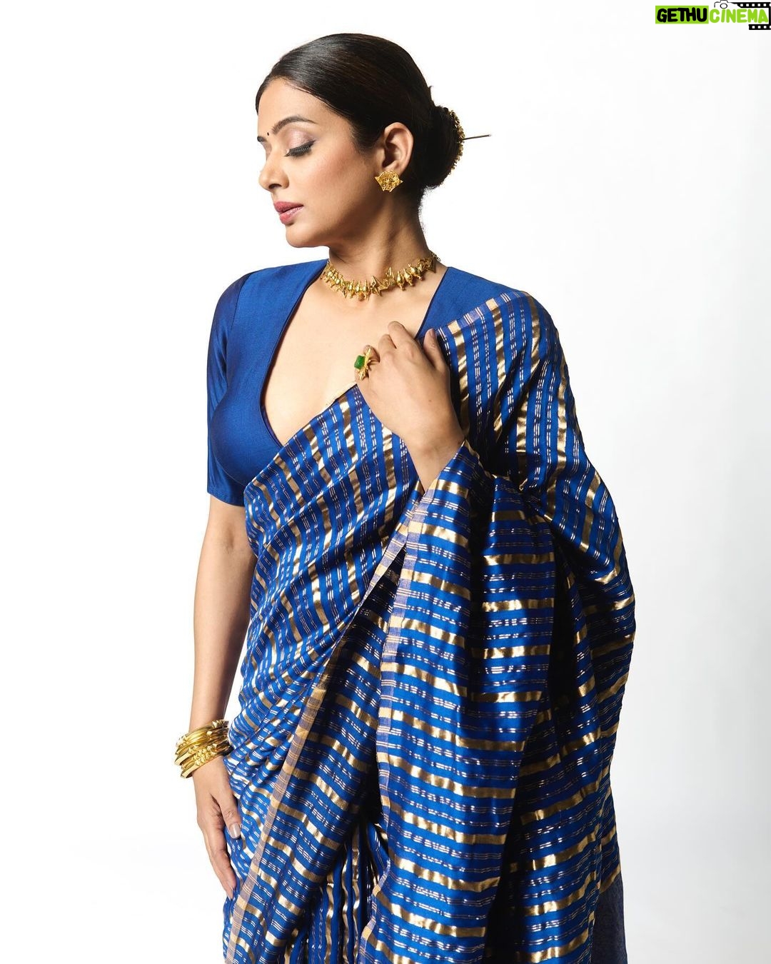 Priyamani Instagram - The charm of a saree never fades away .ππππ For the trailer launch of #Article370ππ Saree : @labelsouravdas Jewellery : @romanarsinghaniofficial πΈ : @yash_vb Stylist : @theitembomb πβ€οΈ MUH : @pradeep_makeup @shobhahawale