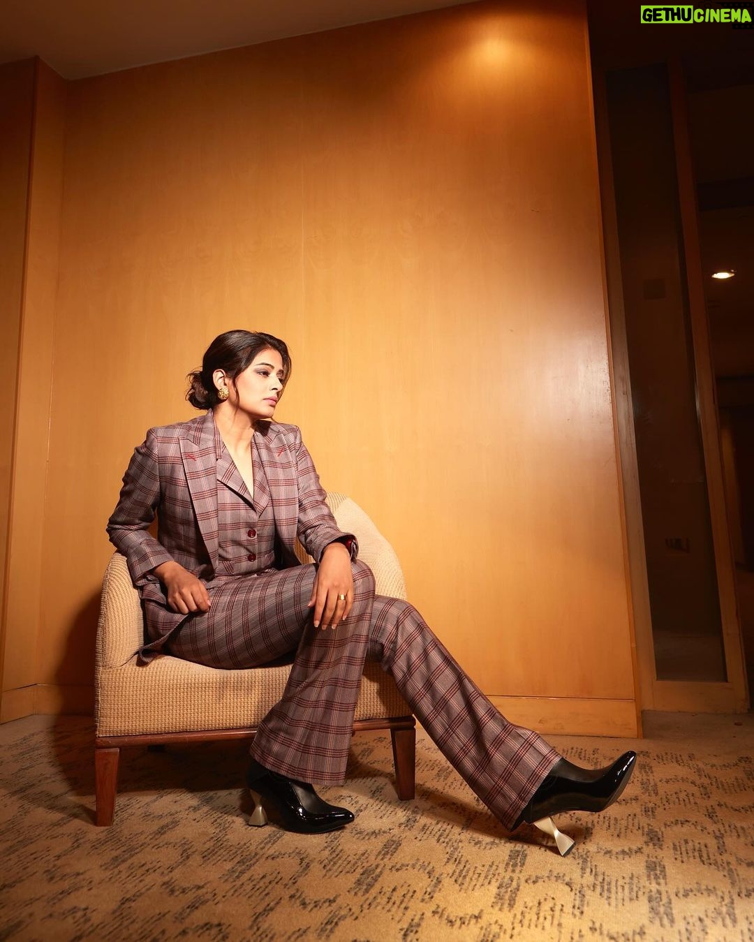 Priyamani Instagram - Power suiting through 🌹 #amazonprimevideo #areyouready @tweed.and.twine @viangevintage 📸 @shivamguptaphotography Shoes @oceedeeshoes Styled by @theitembomb MUH : @pradeep_makeup @shobhahawale