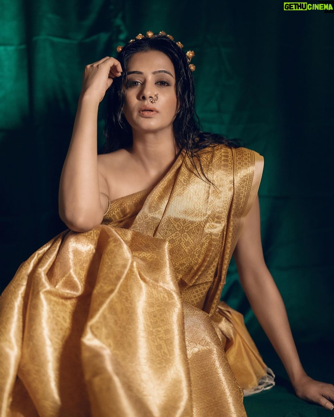 Priyamani Instagram - Felt like a painting @collectiveamara @raabtabyrahul 📸 @sbk_shuhaib Styled by @theitembomb ❤️❤️ MUH : @pradeep_makeup @shobhahawale