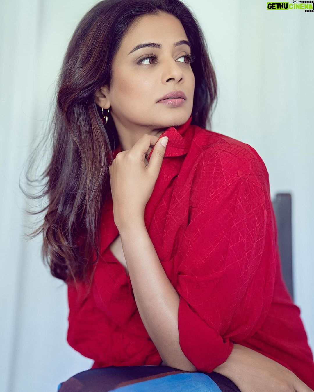 Priyamani Instagram - Red is uplifting 🌹 @gucci @just_lil_things_ 📸 @sbk_shuhaib Retouching @ajmaltorres Styled by @theitembomb ❤️❤️ MUH : @pradeep_makeup @shobhahawale