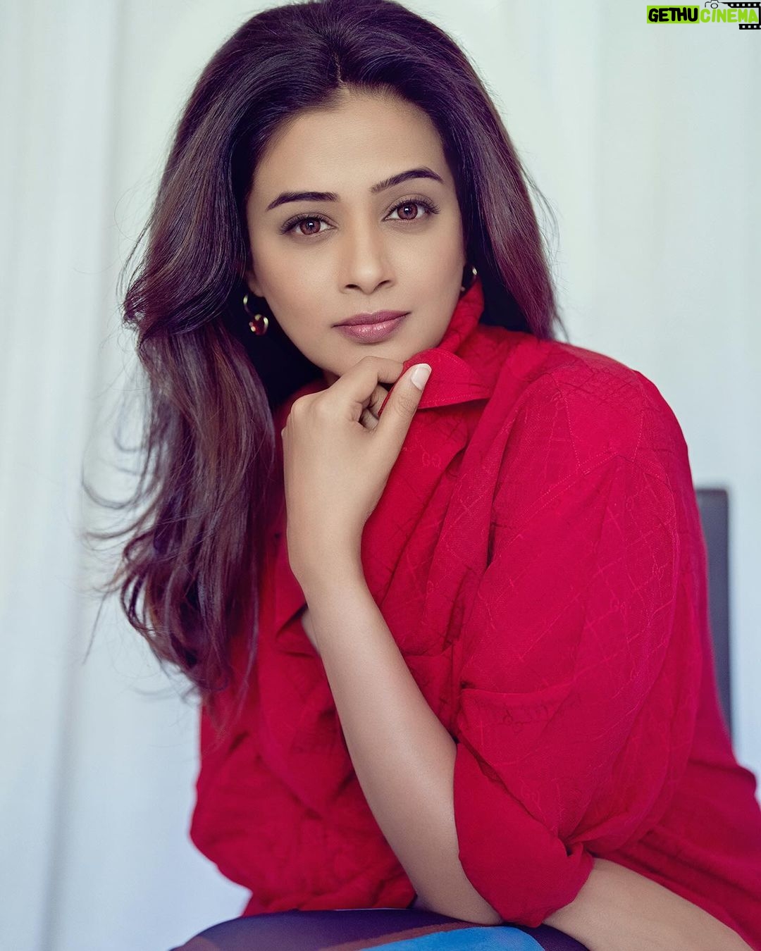 Priyamani Instagram - Red is uplifting 🌹 @gucci @just_lil_things_ 📸 @sbk_shuhaib Retouching @ajmaltorres Styled by @theitembomb ❤️❤️ MUH : @pradeep_makeup @shobhahawale
