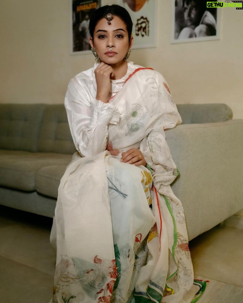 Priyamani Instagram - Absolutely enjoyed wearing this beautiful creation by @injiri and their team of 45 tailors and handwork ladies. All their garments are processed in-house right from conceptualisation, to design, to tailoring, and packaging. #materialsholdmemories Jewelry by @aquamarine_jewellery 📸 @sbk_shuhaib Retouching @ajmaltorres Styled by @theitembomb ❤❤ MUH : @pradeep_makeup @shobhahawale