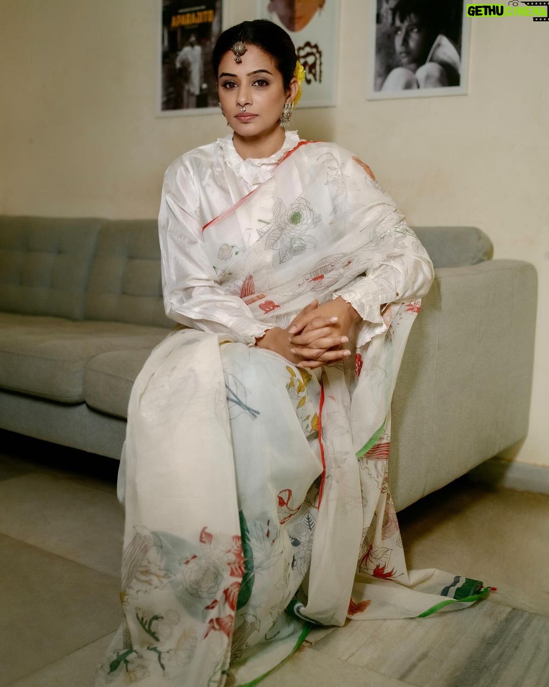 Priyamani Instagram - Absolutely enjoyed wearing this beautiful creation by @injiri and their team of 45 tailors and handwork ladies. All their garments are processed in-house right from conceptualisation, to design, to tailoring, and packaging. #materialsholdmemories Jewelry by @aquamarine_jewellery 📸 @sbk_shuhaib Retouching @ajmaltorres Styled by @theitembomb ❤️❤️ MUH : @pradeep_makeup @shobhahawale