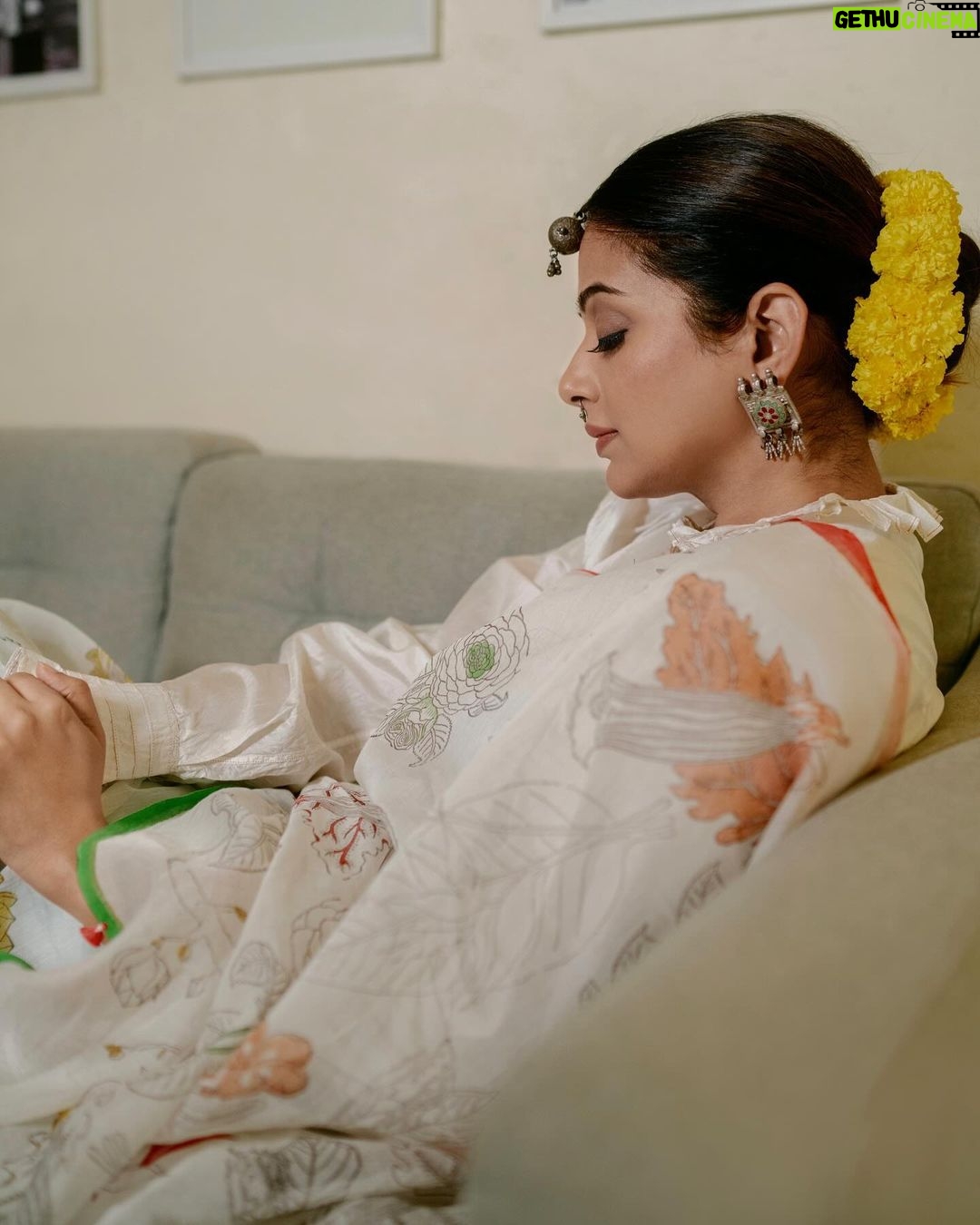 Priyamani Instagram - Absolutely enjoyed wearing this beautiful creation by @injiri and their team of 45 tailors and handwork ladies. All their garments are processed in-house right from conceptualisation, to design, to tailoring, and packaging. #materialsholdmemories Jewelry by @aquamarine_jewellery 📸 @sbk_shuhaib Retouching @ajmaltorres Styled by @theitembomb ❤️❤️ MUH : @pradeep_makeup @shobhahawale