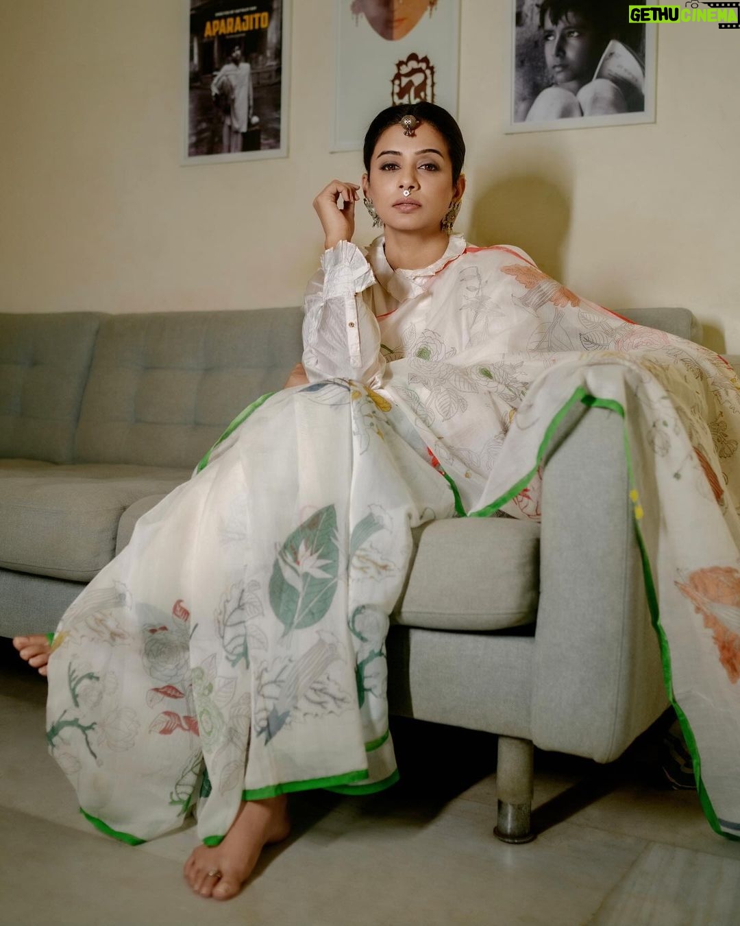 Priyamani Instagram - Absolutely enjoyed wearing this beautiful creation by @injiri and their team of 45 tailors and handwork ladies. All their garments are processed in-house right from conceptualisation, to design, to tailoring, and packaging. #materialsholdmemories Jewelry by @aquamarine_jewellery 📸 @sbk_shuhaib Retouching @ajmaltorres Styled by @theitembomb ❤️❤️ MUH : @pradeep_makeup @shobhahawale