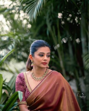 Priyamani Instagram - Stepping into the spotlight draped in elegance and grace❤️❤️❤️
Wearing : @anushareddy.couture 
jewellery : @sammohana_by_anushauppaluri @alluringaccessories.a2 
Styling : @stylebyannapurna 
Team : @i.deekshasetti 
📸 : @v_capturesphotography 
MUH : @pradeep_makeup @shobhahawale