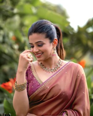Priyamani Instagram - Stepping into the spotlight draped in elegance and grace❤️❤️❤️
Wearing : @anushareddy.couture 
jewellery : @sammohana_by_anushauppaluri @alluringaccessories.a2 
Styling : @stylebyannapurna 
Team : @i.deekshasetti 
📸 : @v_capturesphotography 
MUH : @pradeep_makeup @shobhahawale