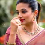 Priyamani Instagram - Stepping into the spotlight draped in elegance and grace❤️❤️❤️ Wearing : @anushareddy.couture jewellery : @sammohana_by_anushauppaluri @alluringaccessories.a2 Styling : @stylebyannapurna Team : @i.deekshasetti 📸 : @v_capturesphotography MUH : @pradeep_makeup @shobhahawale