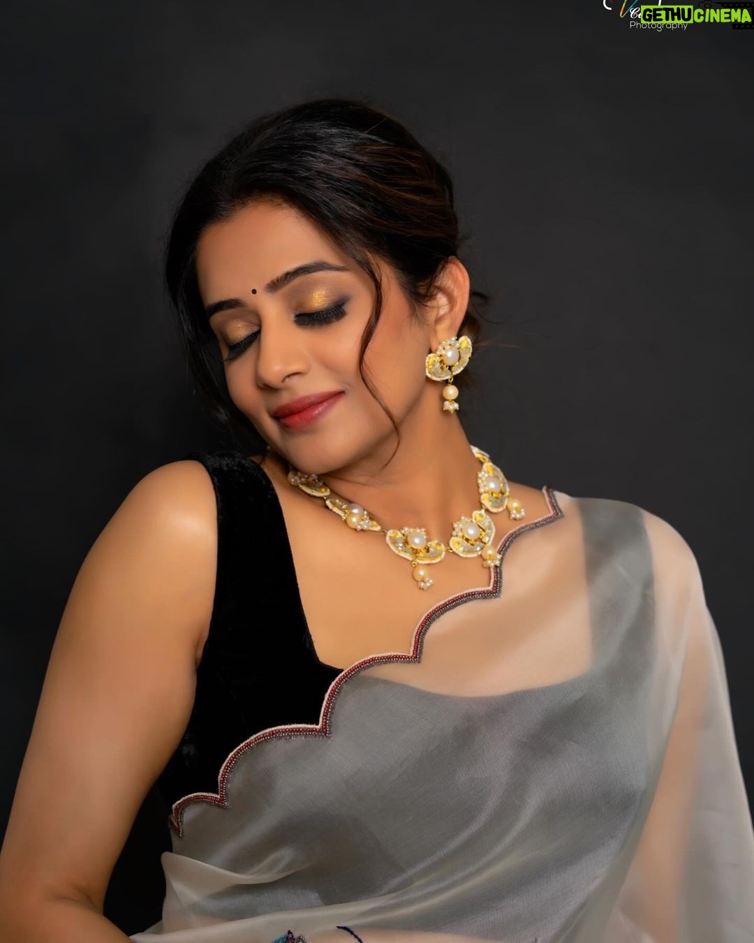 Priyamani Instagram - Embrace the drapes …. Adore the grace ❤️❤️❤️❤️ Saree : @phanireddyofficial Jewellery : @houseofqc Styling : @stylebyannapurna Team : @i.deekshasetti 📸 : @v_capturesphotography MUH : @pradeep_makeup @shobhahawale